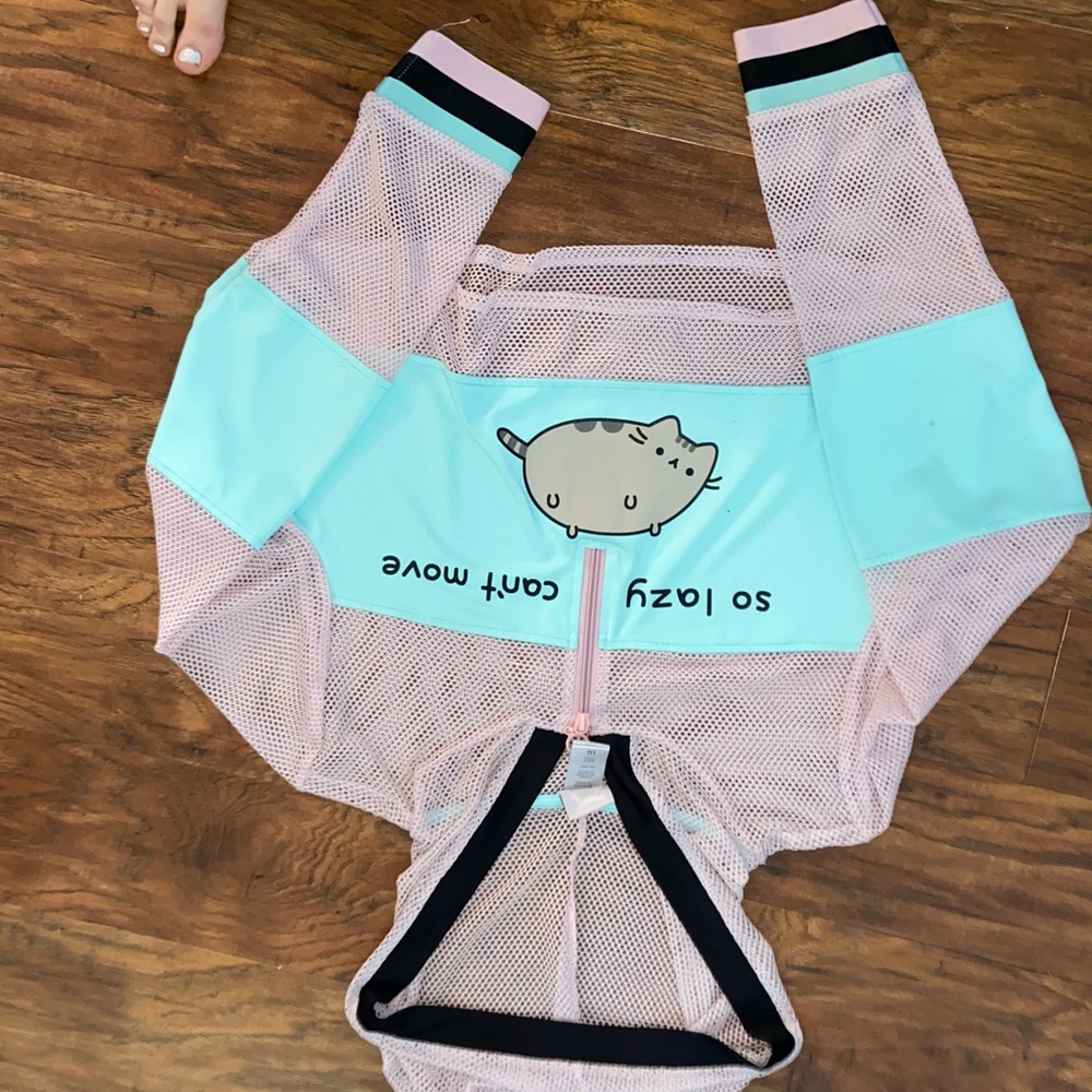 Pusheen cat graphic Crop or tee